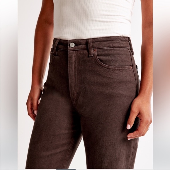 Abercrombie & Fitch the 90's Relaxed High Rise Jeans Dark Brown - Picture 3 of 11